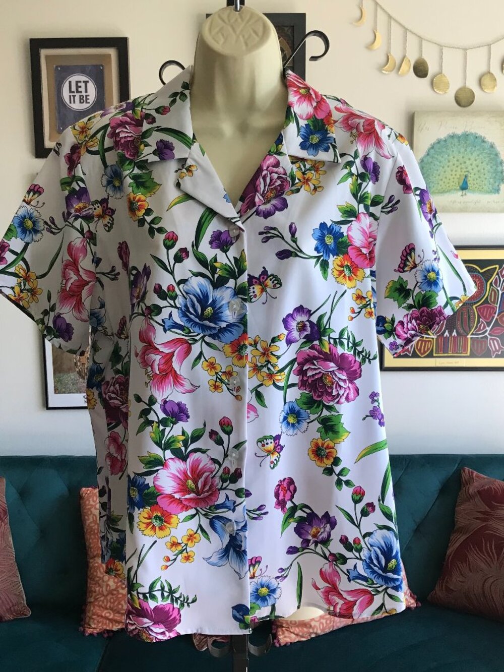 SUSAN GRAVER size L White Colorful Flowers & Butterflies Print Camp Shirt Blouse